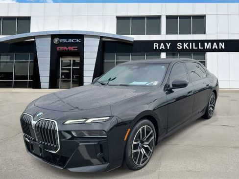 Used 2024 BMW 740i xDrive AWD/4WD image 2