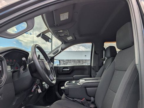Used 2019 Chevrolet Silverado 1500 Custom w/ Custom Value Package AWD/4WD image 9