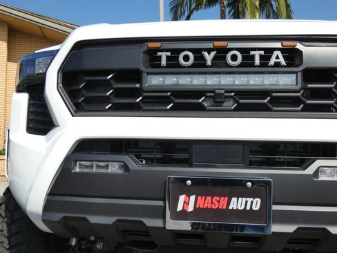 Used 2025 Toyota Tacoma TRD Sport image 18