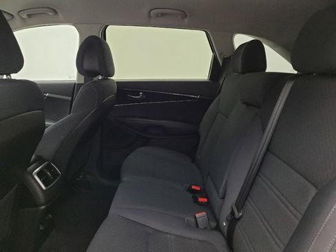 Used 2016 Kia Sorento LX image 18