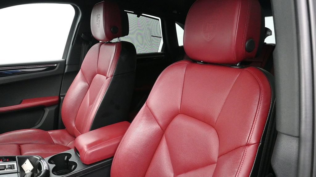 Certified 2023 Porsche Macan AWD/4WD image 4