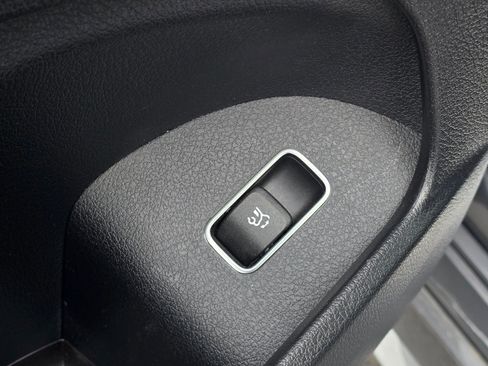 Used 2024 Mercedes-Benz GLS 450 4MATIC image 41