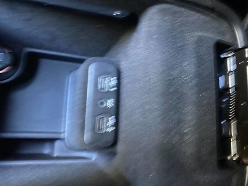 Used 2019 Chrysler 300 S image 40