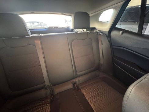 Used 2025 Chevrolet Trax LT image 35