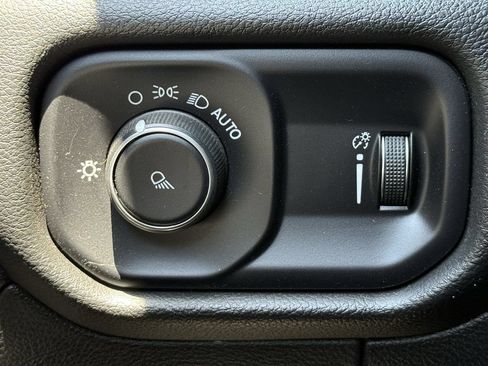 Used 2023 RAM 1500 Laramie AWD/4WD image 22