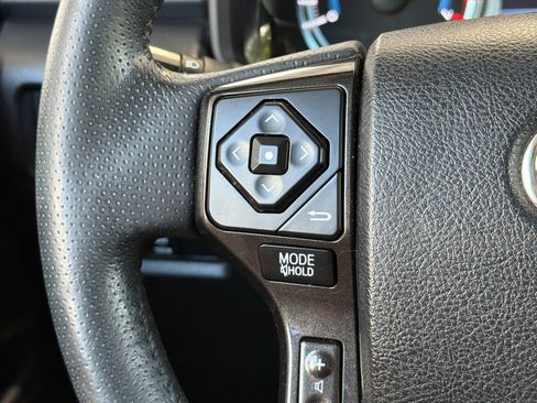 Used 2017 Toyota 4Runner TRD Off-Road AWD/4WD image 28