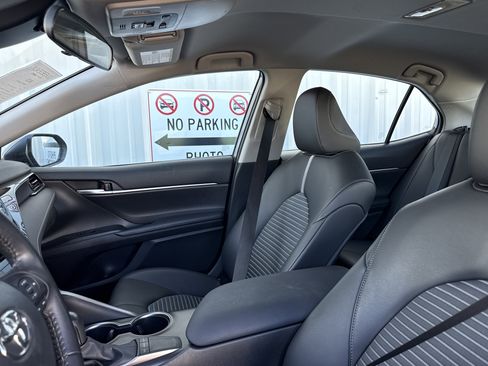 Used 2023 Toyota Camry SE image 12