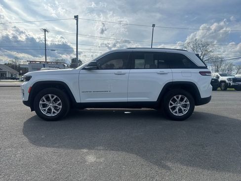 Used 2023 Jeep Grand Cherokee Limited AWD/4WD image 3