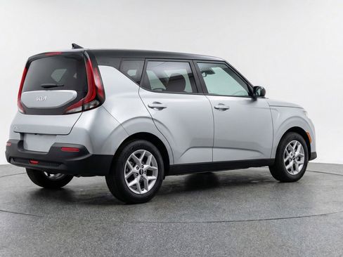 Used 2025 Kia Soul LX w/ LX Technology Package FWD image 9