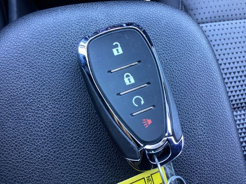 Used 2025 Chevrolet Trax LT w/ LT Convenience Package image 34