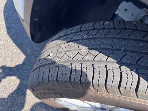 Used 2018 Jeep Cherokee Latitude w/ Cold Weather Group AWD/4WD image 35
