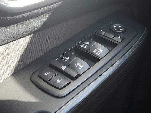 Used 2016 Jeep Cherokee Latitude w/ Cold Weather Group image 22