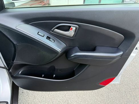 Used 2012 Hyundai Tucson Limited FWD image 17
