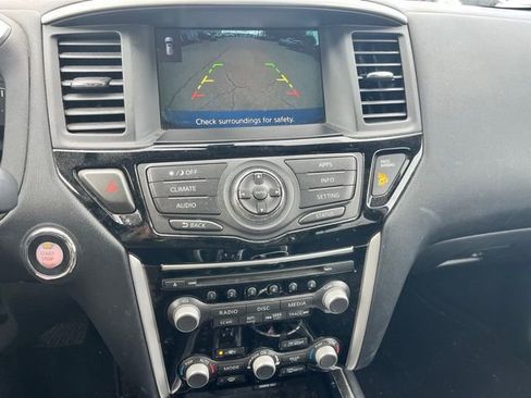 Used 2020 Nissan Pathfinder SV image 21