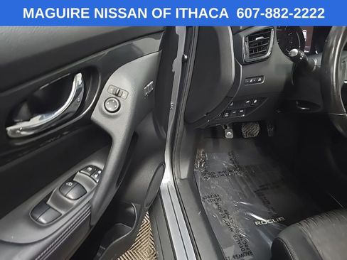 Used 2018 Nissan Rogue SV w/ Sun & Sound Touring Package AWD/4WD image 29