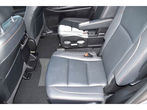 Used 2019 Toyota Highlander XLE AWD/4WD image 16