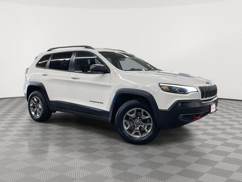 Used 2019 Jeep Cherokee Trailhawk image 2