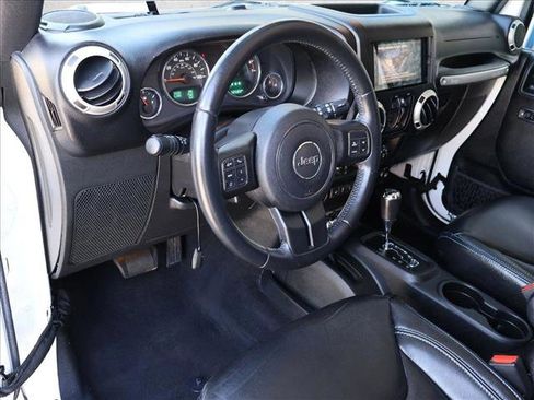 Used 2017 Jeep Wrangler Unlimited Sahara w/ Connectivity Group AWD/4WD image 10