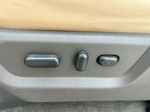 Used 2011 Ford F250 Lariat w/ Lariat Interior Pkg image 16