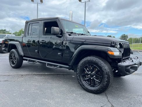 Used 2023 Jeep Gladiator Sport AWD/4WD image 49