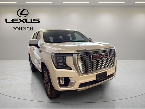 Used 2021 GMC Yukon Denali w/ Denali Premium Package AWD/4WD image 4