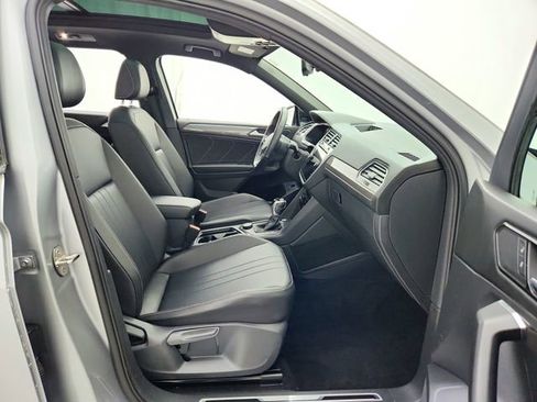 Used 2022 Volkswagen Tiguan SE R-Line image 14