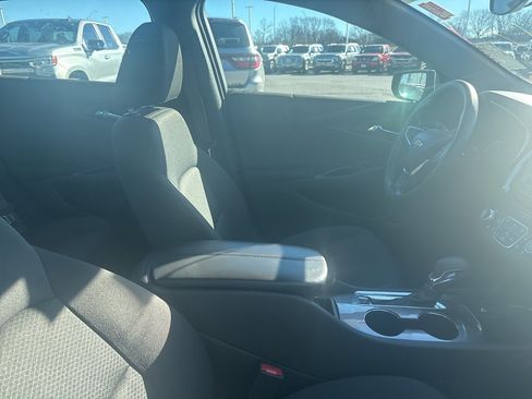 Used 2025 Chevrolet Malibu LT image 8