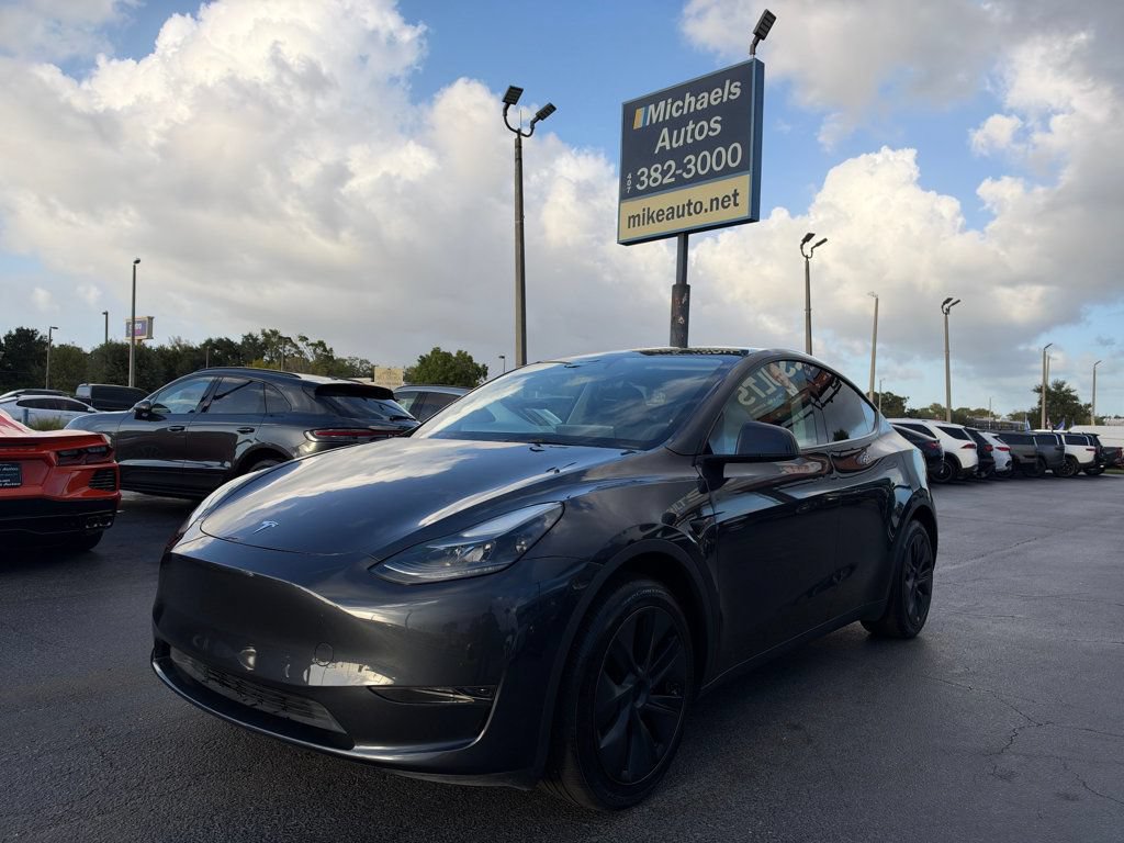 Used 2025 Tesla Model Y Long Range RWD image 2