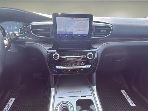 Used 2022 Ford Explorer Limited w/ Equipment Group 301A image 10