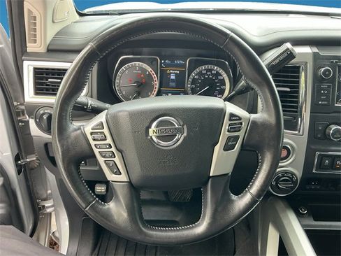 Used 2019 Nissan Titan PRO-4X w/ Pro-4x Convenience Package image 9