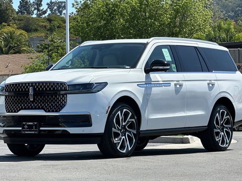New 2026 Lincoln Navigator Reserve AWD/4WD image 7