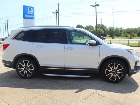 Used 2019 Honda Pilot Touring image 3
