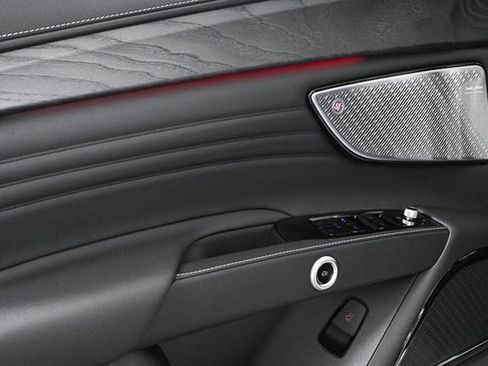 Used 2025 Maserati Grecale Modena image 10