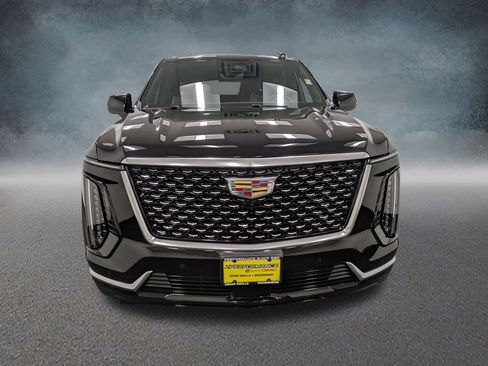 Used 2025 Cadillac Escalade Premium Luxury AWD/4WD image 2
