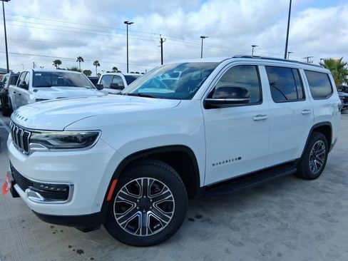 Used 2024 Jeep Wagoneer Series II w/ Flexible Seating Group RWD image 3