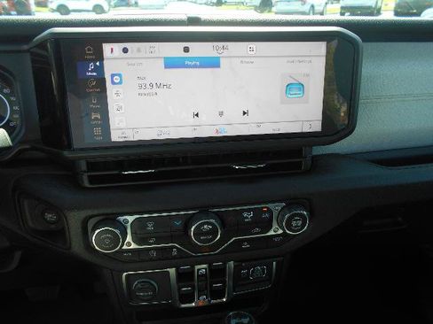 Used 2025 Jeep Wrangler Unlimited Sport AWD/4WD image 8