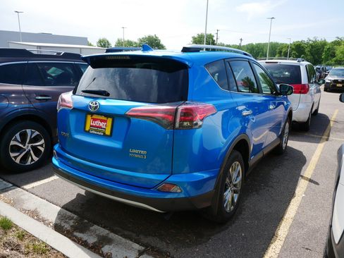 Used 2017 Toyota RAV4 Limited w/ Carpet Mat Package AWD/4WD image 4