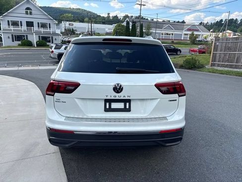 Used 2023 Volkswagen Tiguan SE w/ Panoramic Sunroof Package AWD/4WD image 8