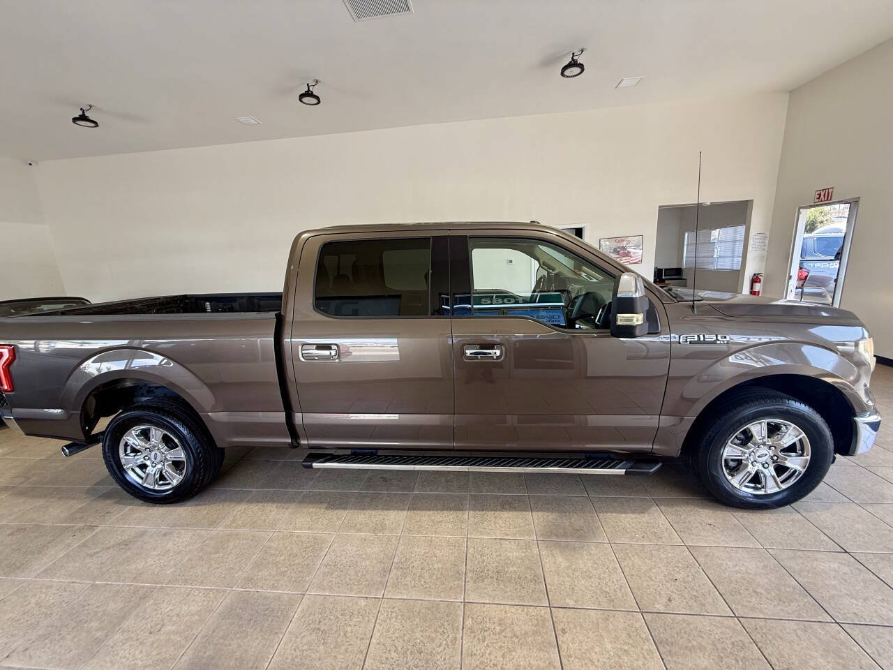 Used 2015 Ford F150 XLT w/ Equipment Group 302A Luxury RWD image 4