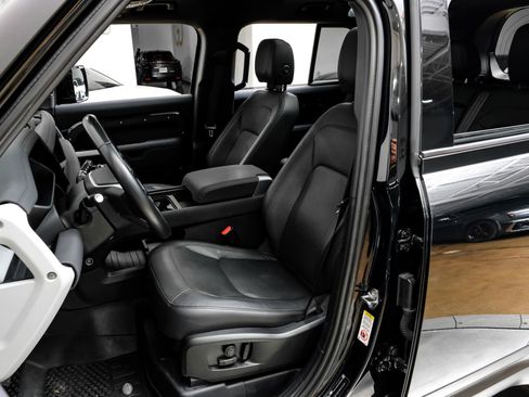 Used 2023 Land Rover Defender 110 SE image 34