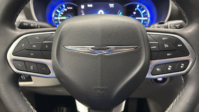 Used 2024 Chrysler Pacifica Limited FWD image 15