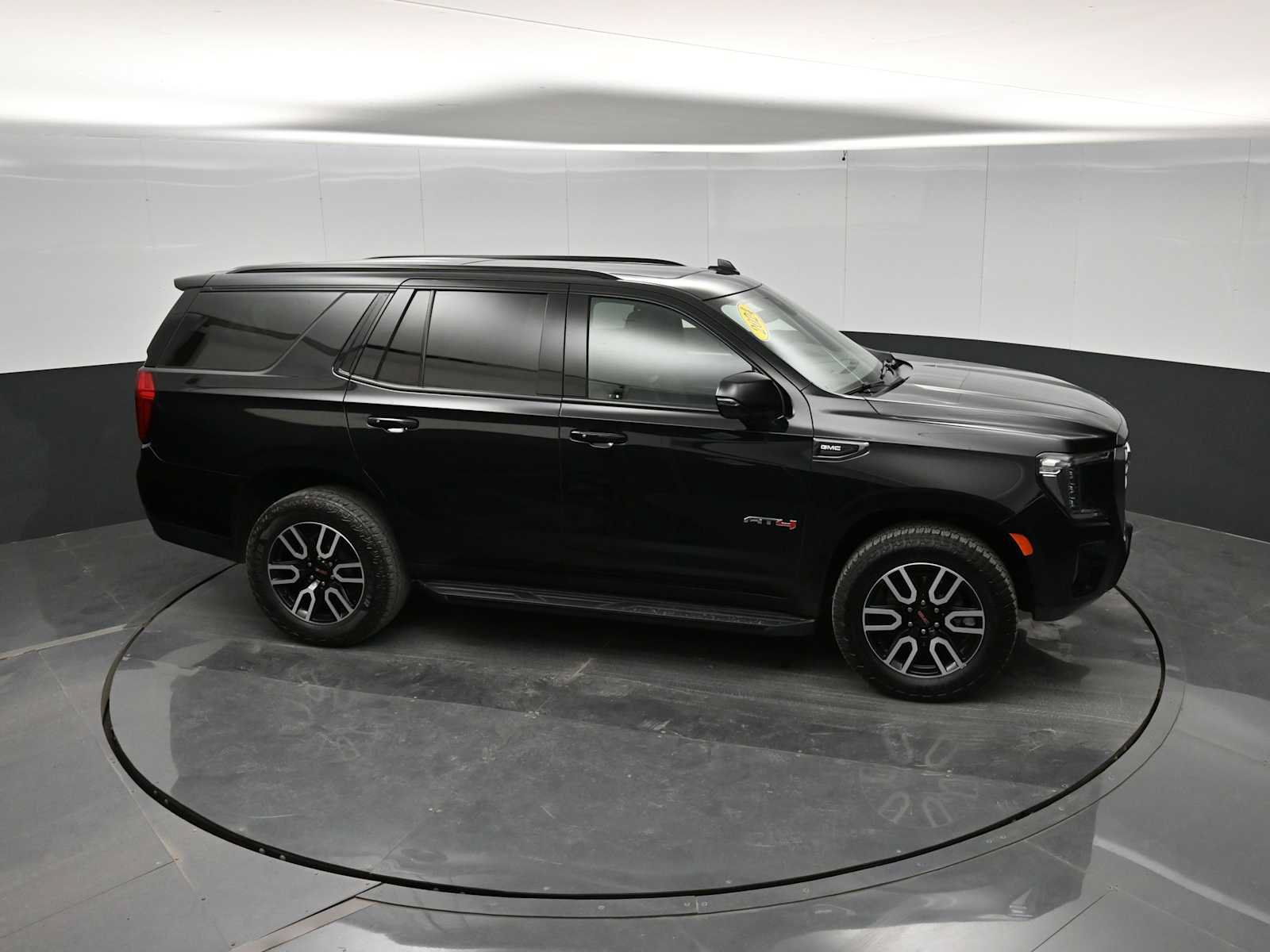 Used 2024 GMC Yukon AT4 AWD/4WD image 32