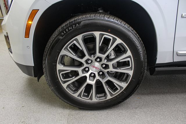 New 2026 GMC Yukon Denali w/ Sun & Power Step Package AWD/4WD image 28