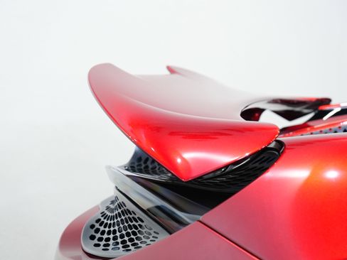 Used 2024 McLaren 750S image 18