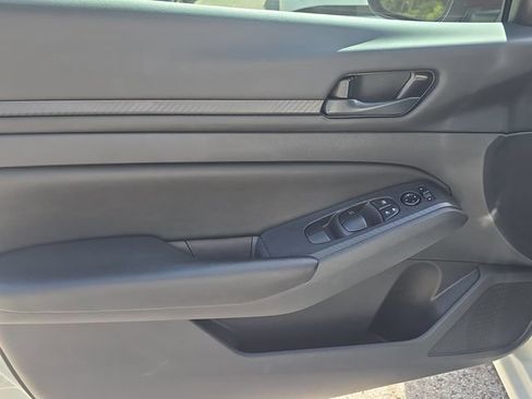 Certified 2025 Nissan Altima 2.5 S FWD image 17