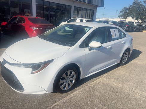 Used 2025 Toyota Corolla LE image 7