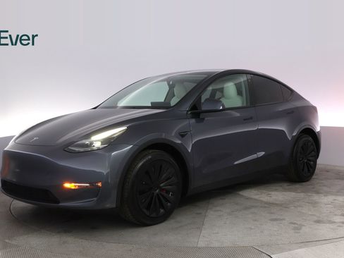 Used 2023 Tesla Model Y Long Range image 2