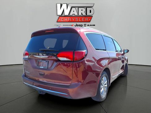 Used 2017 Chrysler Pacifica Touring-L image 3