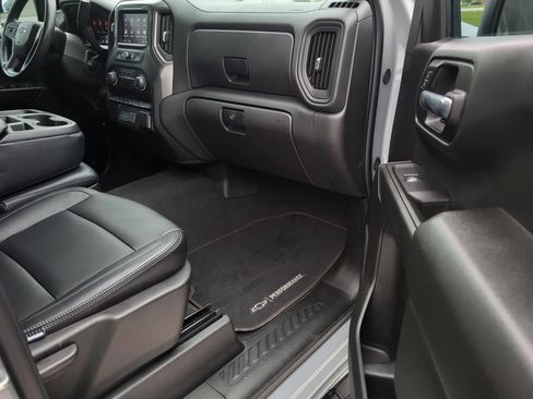 Used 2025 Chevrolet Silverado 1500 Custom Trail Boss w/ LPO, Dark Essentials Package AWD/4WD image 9