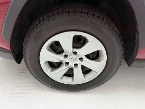 Used 2020 Toyota RAV4 LE FWD image 7